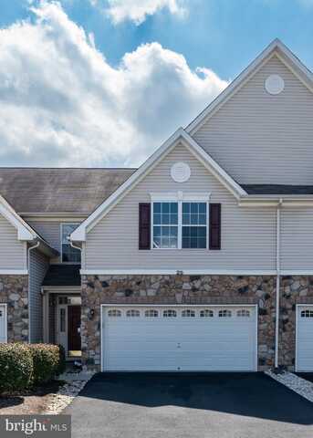 25 BLAKE DRIVE, PENNINGTON, NJ 08534