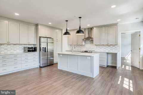 210 E BOSCAWEN STREET, WINCHESTER, VA 22601
