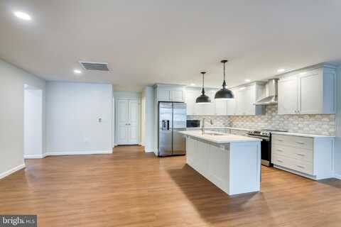 210 E BOSCAWEN ST, WINCHESTER, VA 22601