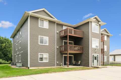 4710 Chadwick Rd, Cedar Falls, IA 50613