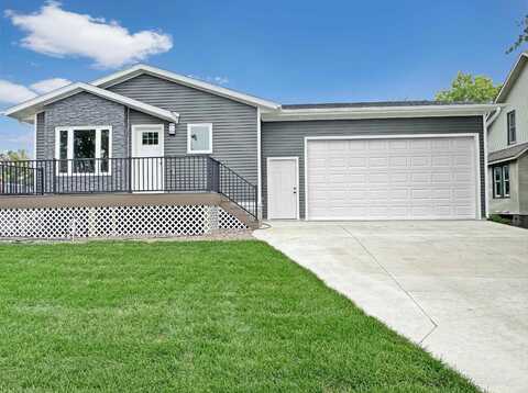 607 West Main ST, Waukon, IA 52172