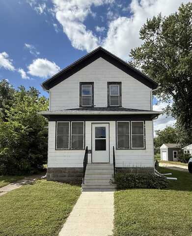 415 NW 5th Street, Waverly, IA 50677
