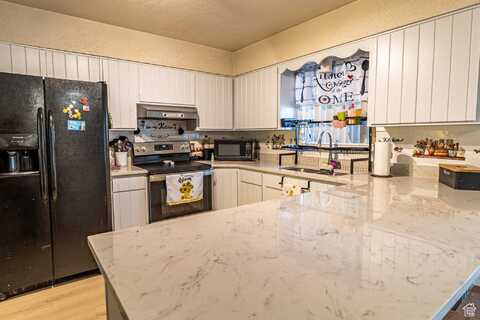 878 N 2600 W, Clinton, UT 84015
