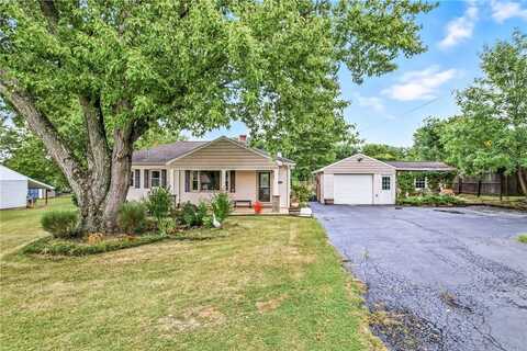 35 Milton St, Clark, PA 16113