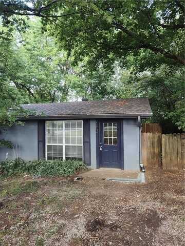 1121 S West AVE, Fayetteville, AR 72701