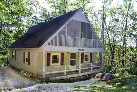 455 King Richard Dr, Becket, MA 01223