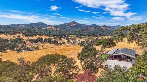 1560 Pinto Dr, Angels Camp, CA 95222