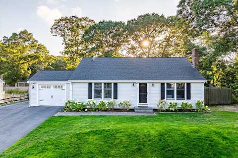 17 Trowbridge Path, West Yarmouth, MA 02673