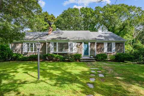 882 W Yarmouth Road, Yarmouth Port, MA 02675