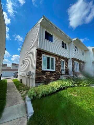 226 Holiday Circle unit: 43, West Des Moines, IA 50265