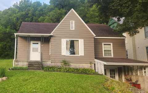 305 NW Oak, Elkader, IA 52043