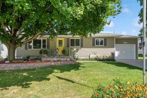 1312 1st Ave E., Dyersville, IA 52040