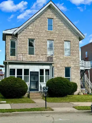 1374 Main, Dubuque, IA 52001