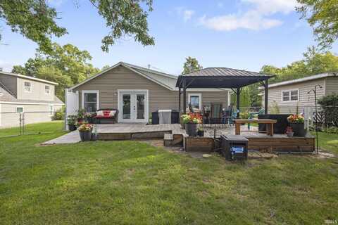 22918 Lake Shore Dr, Elkhart, IN 46514