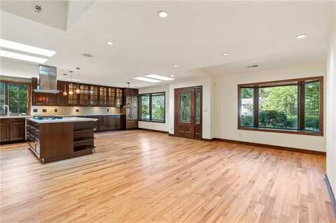 905 Windsor Trail, Roswell, GA 30076