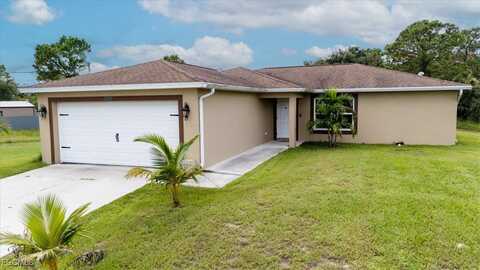 8104 N Salem Court, Labelle, FL 33935