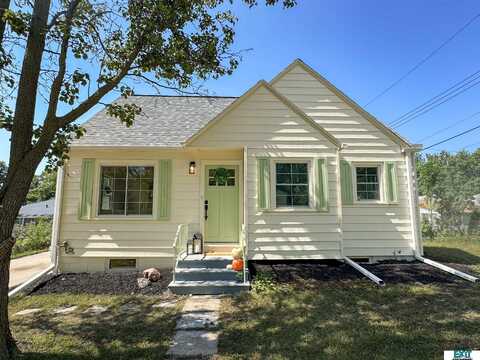 1023 S 42nd Street, Lincoln, NE 68510
