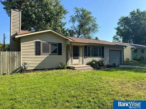 7920 Cherrywood Drive, Lincoln, NE 68510