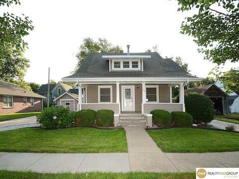 1012 9th Street, Aurora, NE 68818