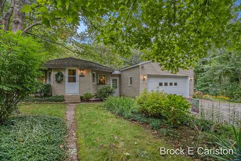 5422 Newago Trail, New Era, MI 49446