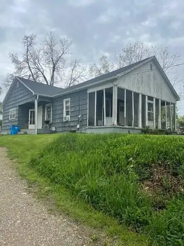 621 E Michigan Avenue, Grass Lake, MI 49240