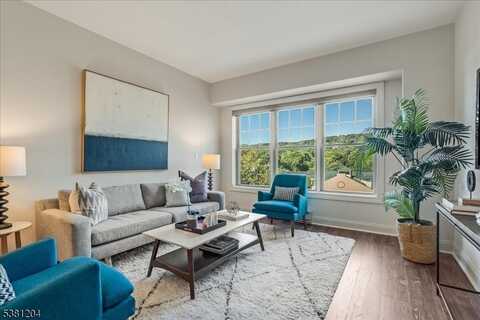 48 S Park St, Montclair, NJ 07042