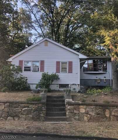 25 Conklin Ave, Hopatcong, NJ 07874