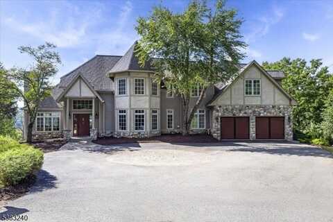 15 Laurel Ter, Sparta, NJ 07871