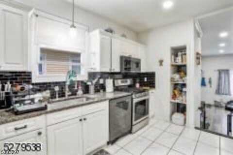 227 E 9Th Ave, Roselle, NJ 07203