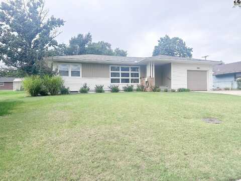 585 Belmont Rd, Pratt, KS 67124