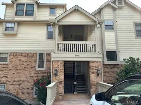 2300 Yellowstone Park Court, Maryland Heights, MO 63043