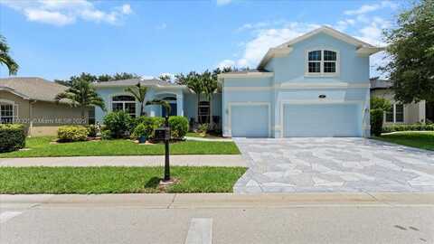 371 Burnt Pine Dr, Naples, FL 34119