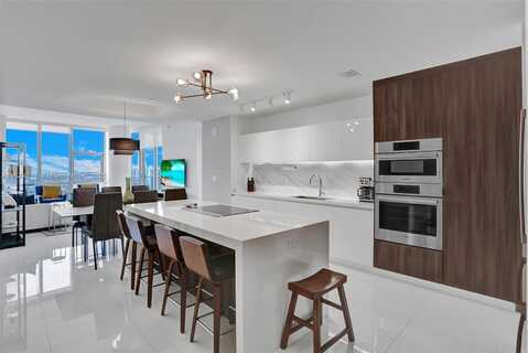 851 NE 1st Ave, Miami, FL 33132