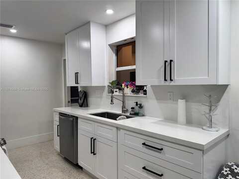 7681 Farragut St, Hollywood, FL 33024