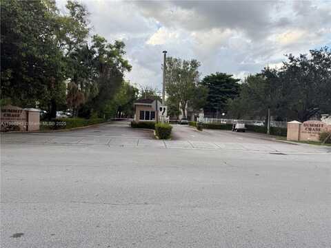8405 NW 8th St, Miami, FL 33126