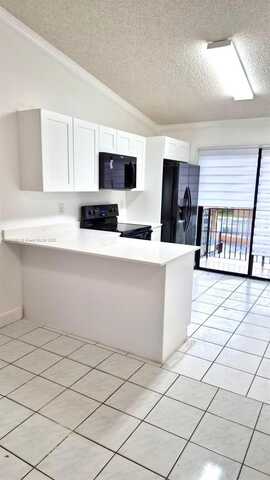 7762 W 29th Way, Hialeah, FL 33018