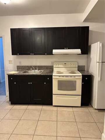 985 SW 5th St, Miami, FL 33130