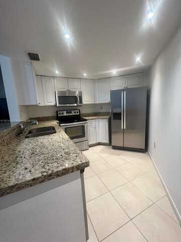 9705 Fontainebleau Blvd, Miami, FL 33172