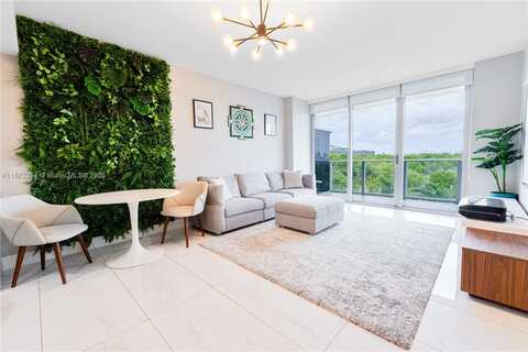 16385 Biscayne Blvd, North Miami Beach, FL 33160