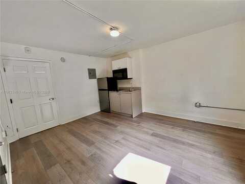 143 SW 9th St, Miami, FL 33130