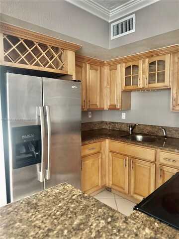 924 SE 2nd St, Fort Lauderdale, FL 33301