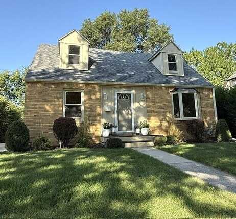 415 N 89th St, Wauwatosa, WI 53226