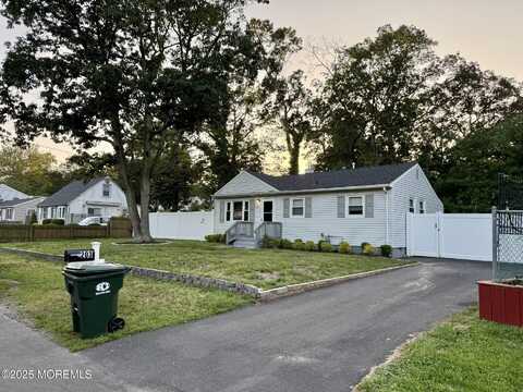 203 Sunset Lane, Howell, NJ 07731