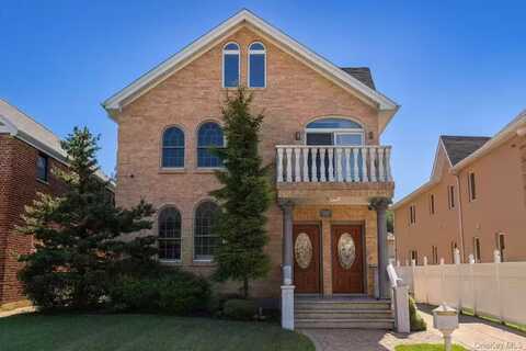 213-58 35 ave, Bayside, NY 11361