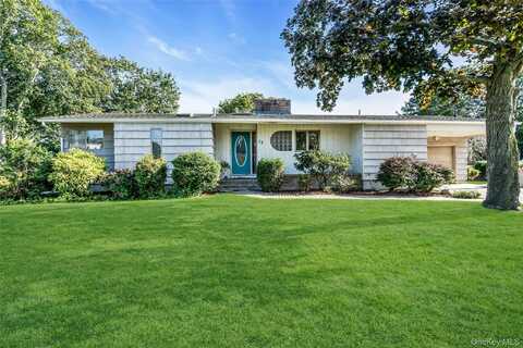 32 E 7th Street, Patchogue, NY 11772