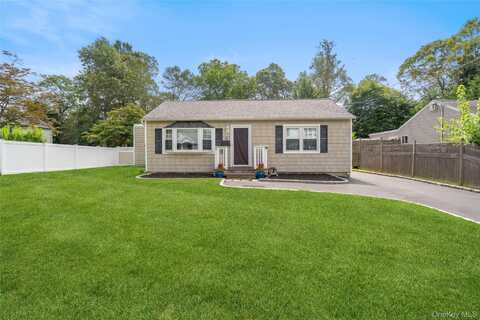 32 Woodland Street, Ronkonkoma, NY 11779