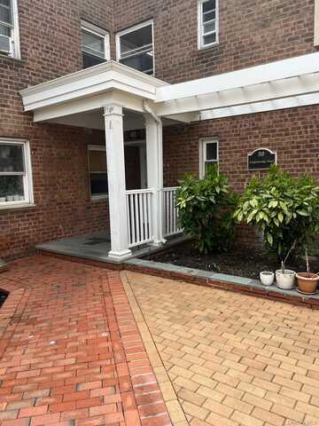 50 Knightsbridge Road, Great Neck, NY 11021