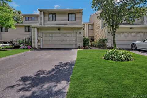 86 Chestnut Lane, Woodbury, NY 11797