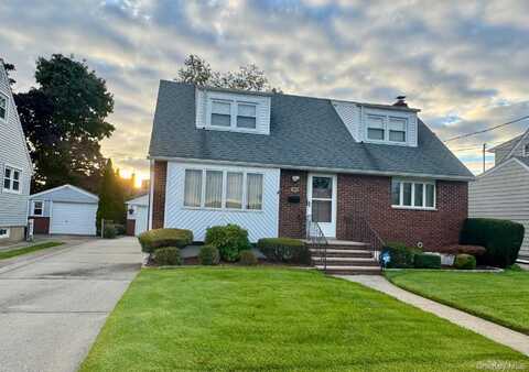 109 Schenck Boulevard, Floral Park, NY 11001