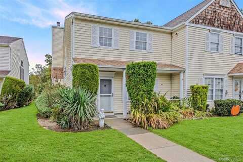 6 Fox Path, Coram, NY 11727